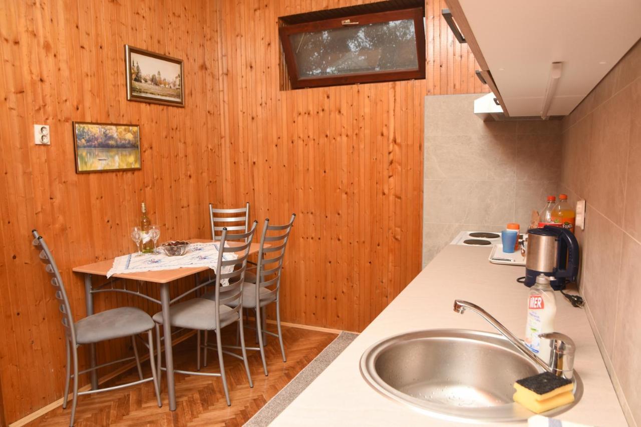 Apartman Woolf Senta Exteriör bild