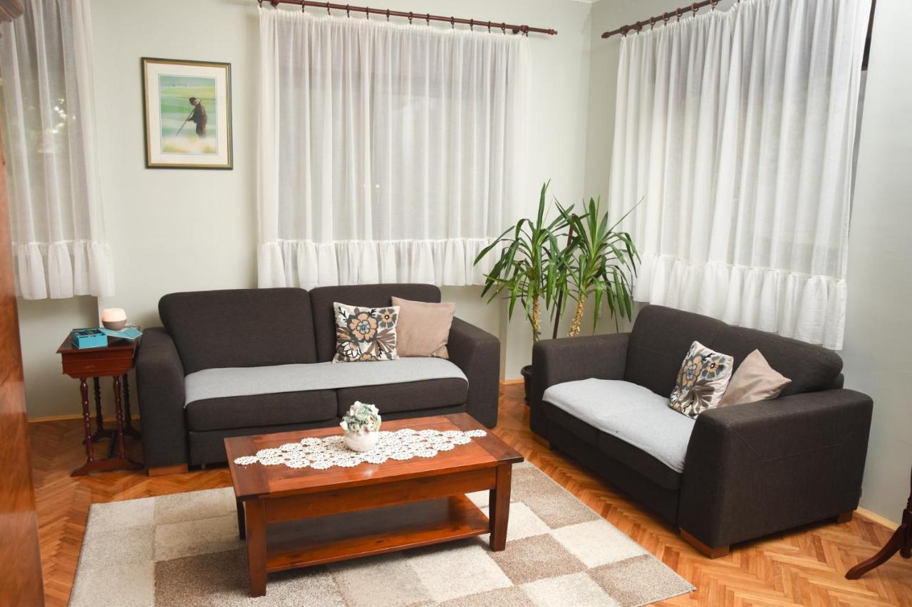 Apartman Woolf Senta Exteriör bild