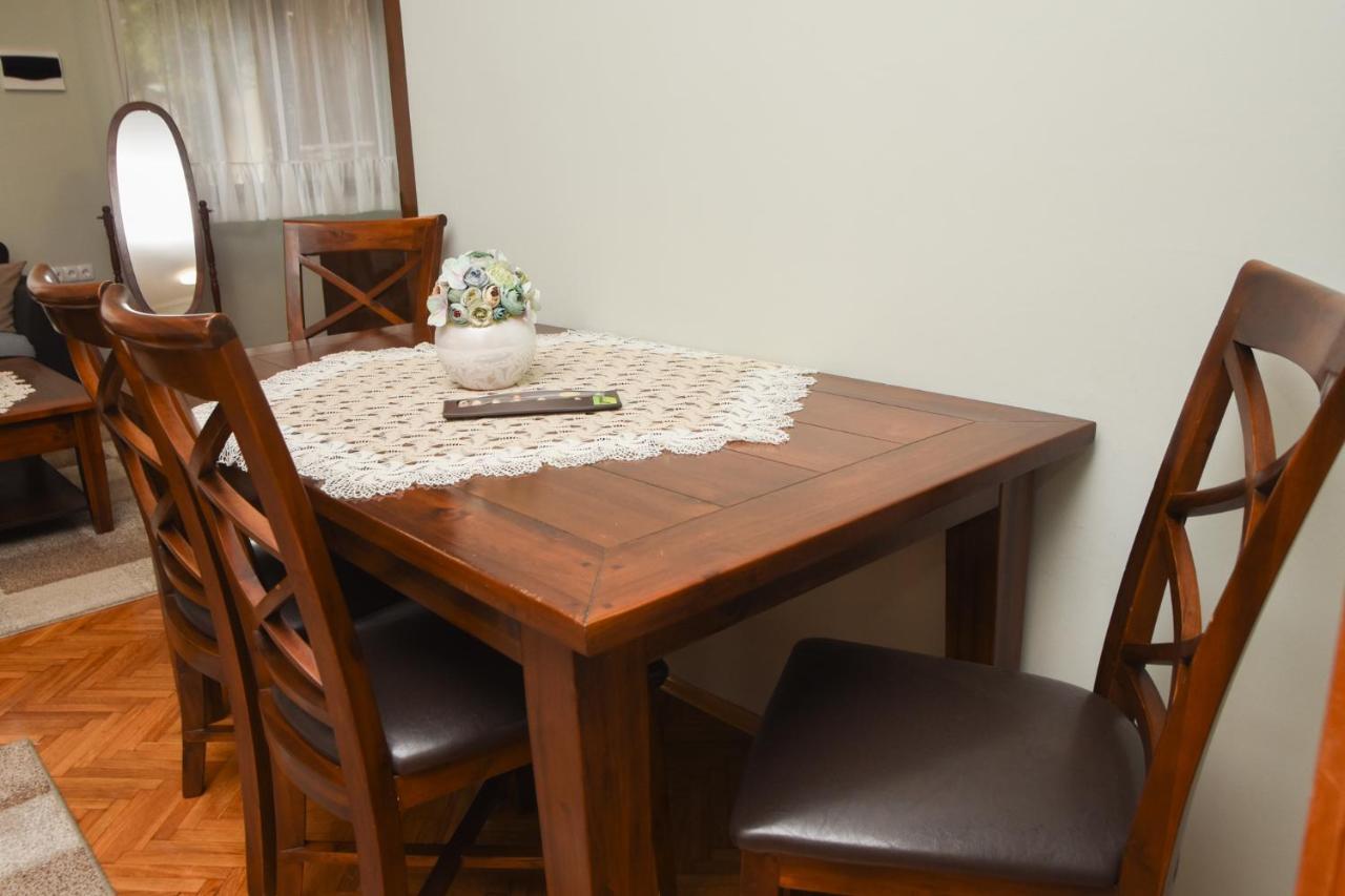 Apartman Woolf Senta Exteriör bild